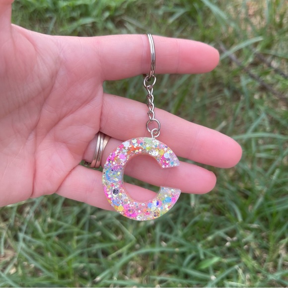 Initial Keychain C Handmade With Resin - Picture 6 of 6